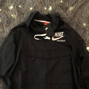 Cropped Nike windbreaker without hood